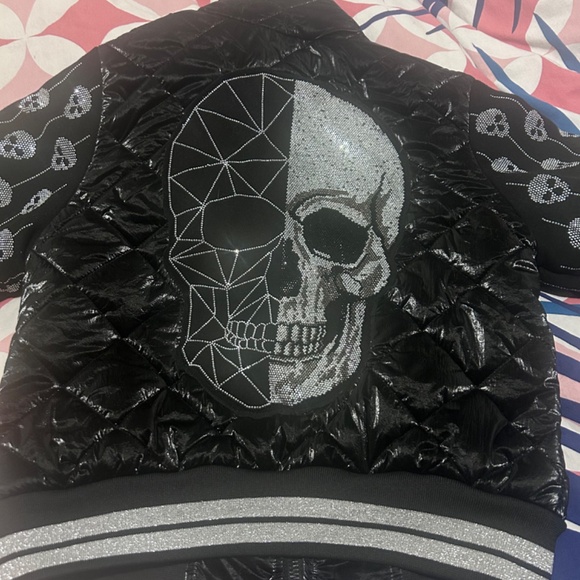 Women's black quilted bomber jacket with skull graphics from zak women - Picture 5 of 8